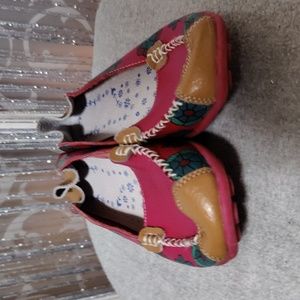 Dorothys  slip on flats size 7 soft leather true to size pink and brown